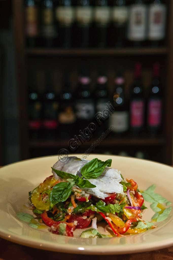 Mozzarella con Pomodoro e Basilico | Piatto Tipico alla Bottega di Piazza Onofri, Bevagna