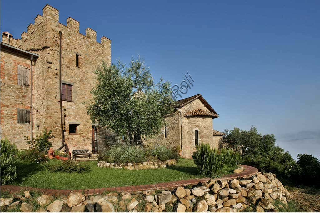 Cisterna: A Historic Hamlet in the Umbrian Hill Landscape