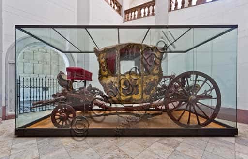 La Carrozza d'Oro al Palazzo dei Normanni: Storia e Decorazioni