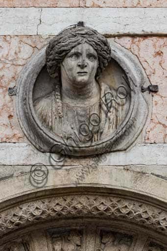 Cattedrale di Ferrara: Il Busto Romano della 'Madonna di Ferrara'