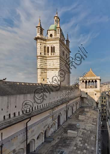 Genoa Cathedral: Side View of St. Lawrence Cathedral and Bell Tower