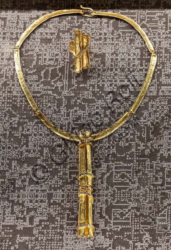 Daniela Vettori Gold and Diamond Necklace with Pendant
