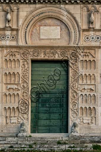 Portale maggiore di San Pietro a Spoleto: rilievi romanici e iconografia simbolica