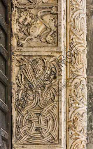 Romanesque Sculpture of Genoa Cathedral: Monster and Vegetal Motifs