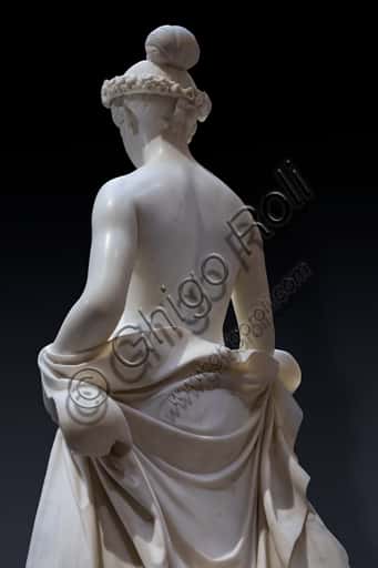 Flora by Pietro Tenerani: Analysis of the Rear Detail