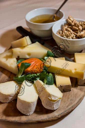 Valtellina Cheeses Served with Honey and Walnuts: A Guide