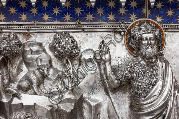 San Giovanni Battista Predica alle Folle: Formella dell'Altare d'Argento di Firenze