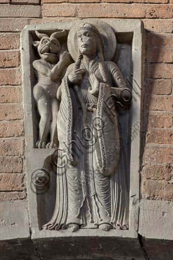 Formella Romanica del Duomo di Piacenza: Santa e il Diavolo