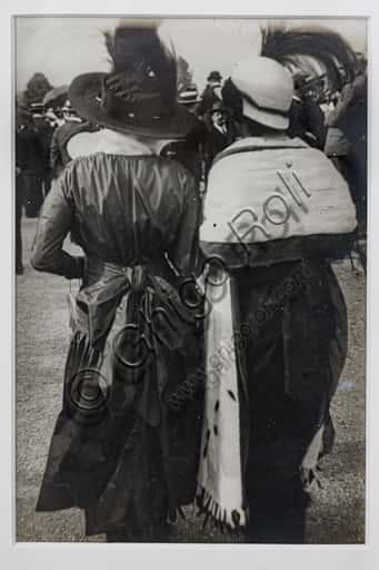 Marcello Dudovich's Photo: Girls with Feathered Hats, 1910