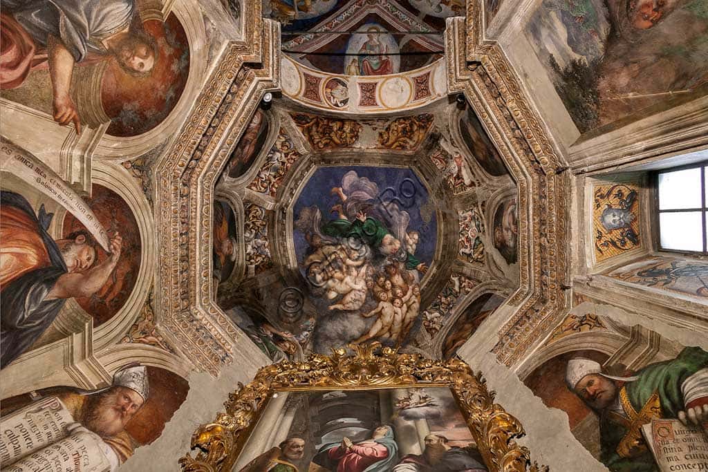 Affreschi del Pordenone: Dio Creatore tra Angeli nella Cupola di Cortemaggiore