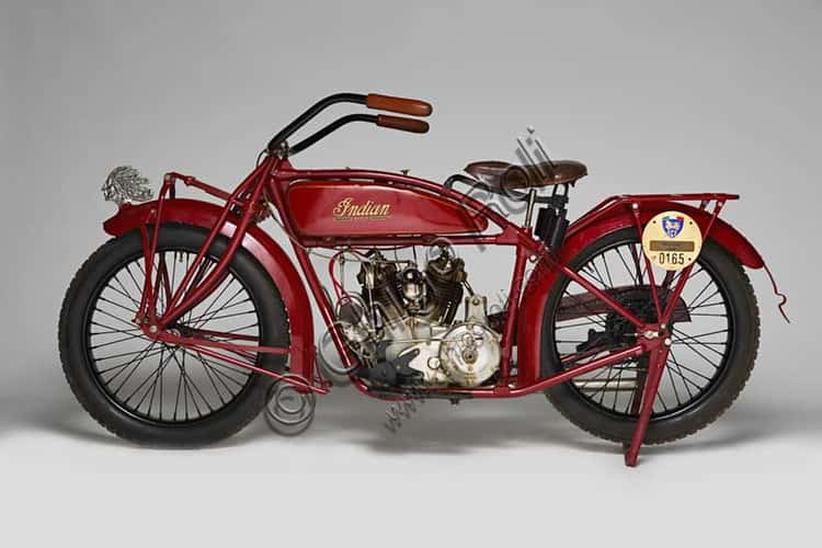 Indian Scout 1925: La Moto d'Epoca Americana Restaurata