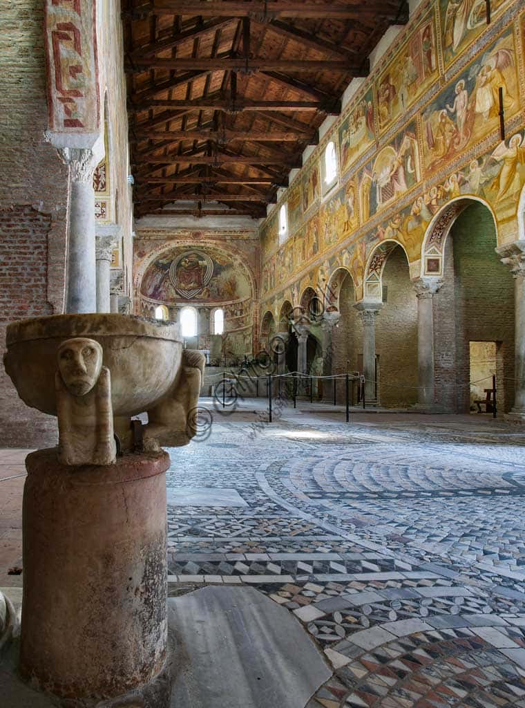 Abbazia di Pomposa: Pavimento in Opus Sectile e Fonte Battesimale