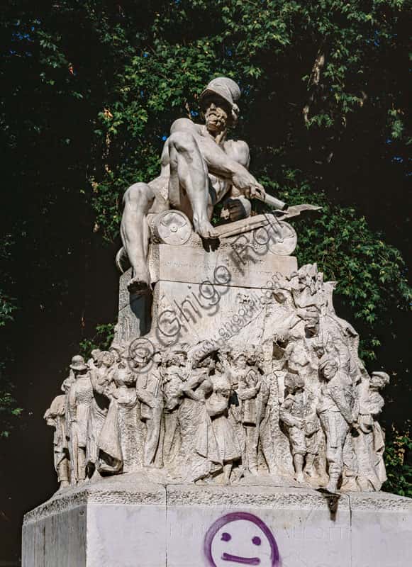 Monument to Felice Cavallotti in Milan: Ernesto Bazzaro's Sculpture