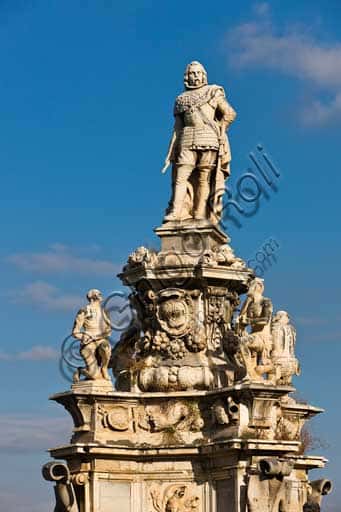 The Marble Theatre at Parliament Square: History of the Philip V Monument