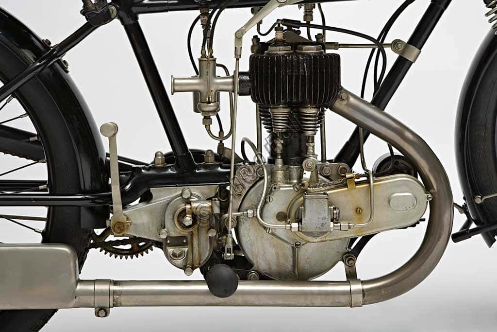 Moto d'epoca AJS ES 350 1925: Storia e Specifiche Tecniche