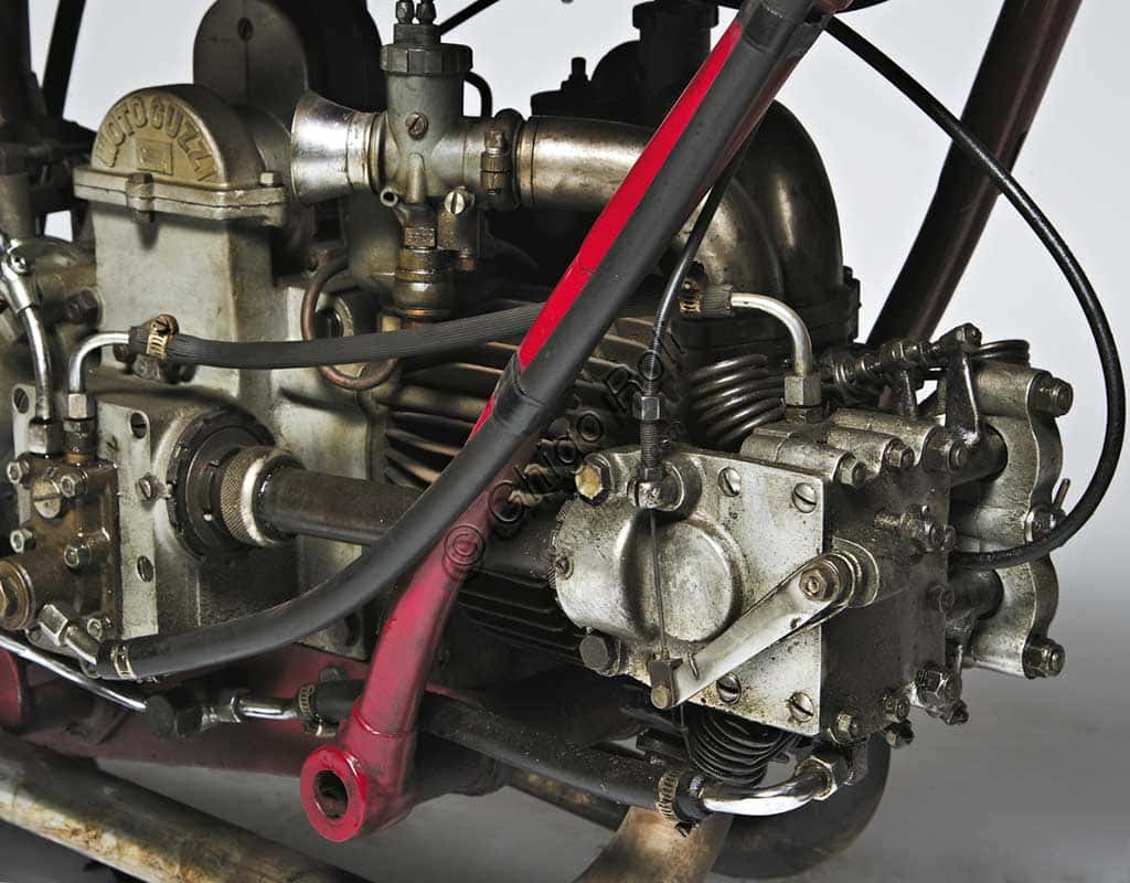 Moto Guzzi 4 VT SS Casa 500 cc: Icona del Racing Anni '30