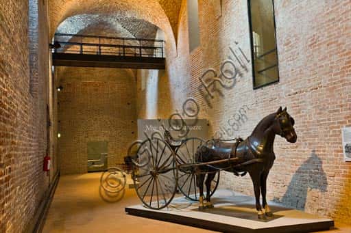 Museo delle Carrozze di Palazzo Farnese a Piacenza: Sulky e Statua Equestre
