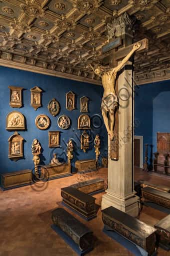Rilievi Madonna con Bambino e Crocifisso XV secolo al Museo Bardini Firenze