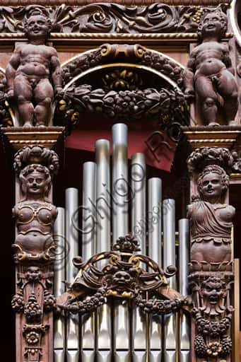 Gaspare Forlani's Pipe Organ in the Cybo Chapel: Wooden Decorations in Genoa Cathedral