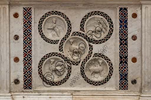 Paliotto marmoreo del XII secolo nella Chiesa di S. Eufemia a Spoleto