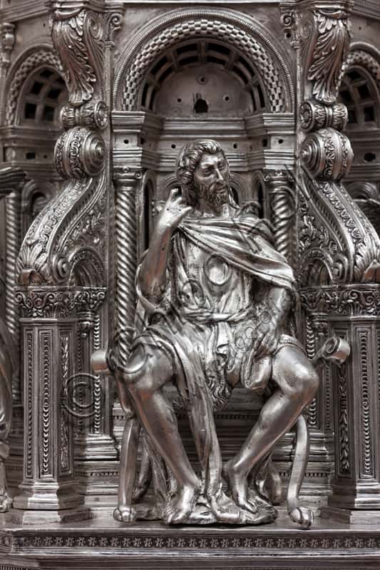 La Croce del Tesoro di San Giovanni: Il Verso con Statua di San Giovanni Battista