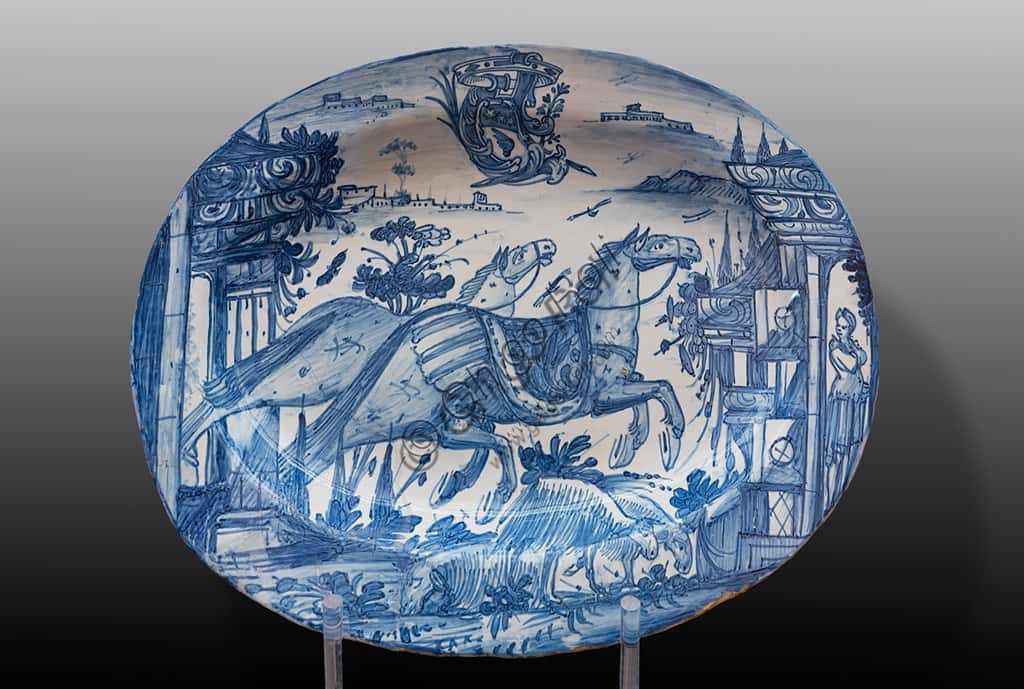 Piatto in Maiolica di Deruta con Cavalli e Stemma (XVIII Secolo)