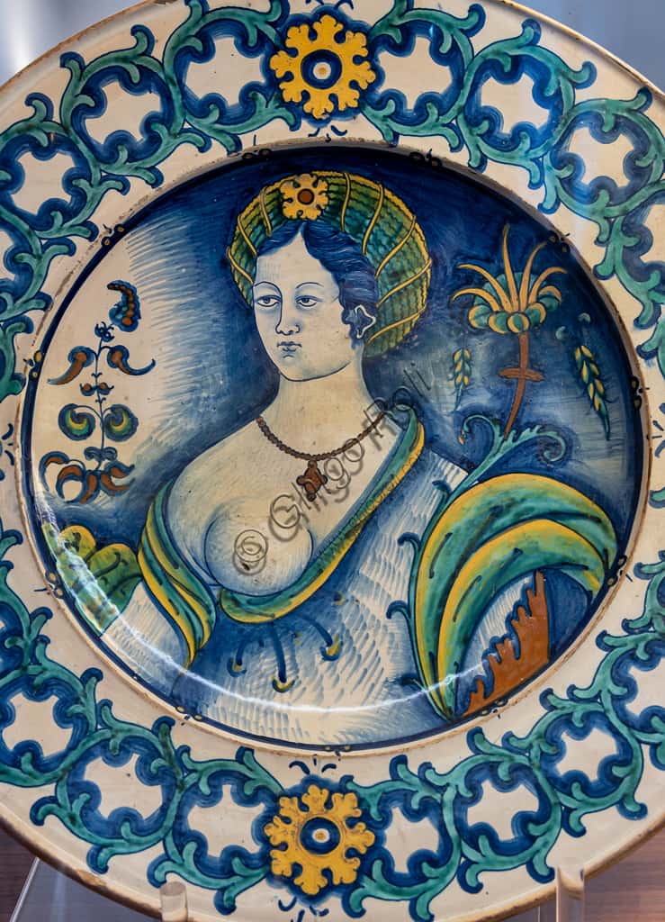 Piatto in Maiolica Deruta con Busto Femminile, XVI Secolo - Museo Ceramica