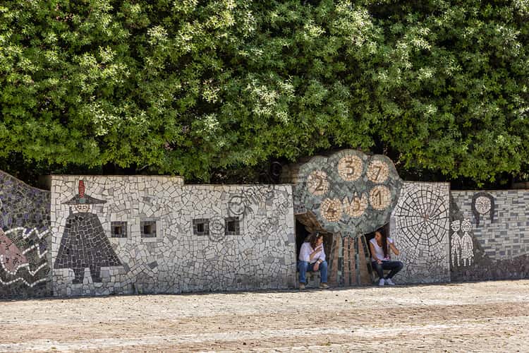 Piazzetta dei Mosaici di Venturino Venturi al Parco di Pinocchio