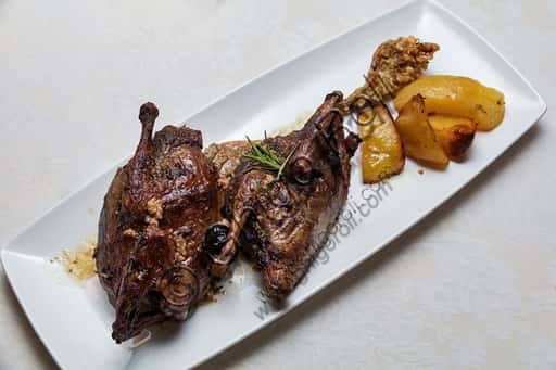 Piccione Arrosto in Crosta con Patate all'Antica Trattoria Pallotta