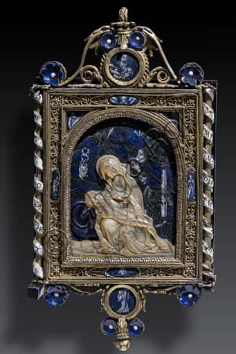 Pietà e Resurrezione: Pendant in Argento Dorato con Madonna e Simboli della Passione
