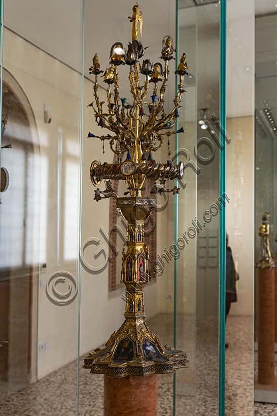 Holy Thorn Reliquary: A Masterpiece of Franco-Venetian Gothic Goldsmithing