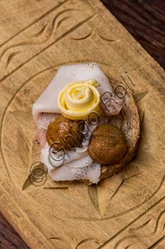 Tagliere con Tartina di Lardo di Arnad e Castagne al Ristorante La Capanna di Carla