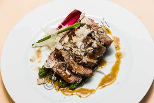 Filetto al Tartufo e Asparagi al Ristorante Olio & Convivium di Firenze