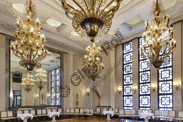 Sala delle Rose Hotel Vittoria Brescia: Lampadari Murano e Marmi