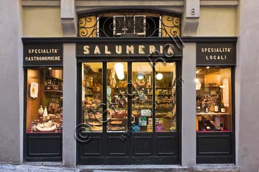 Angelo Mangili Delicatessen: Historic Shop from 1921 in Bergamo's Città Alta