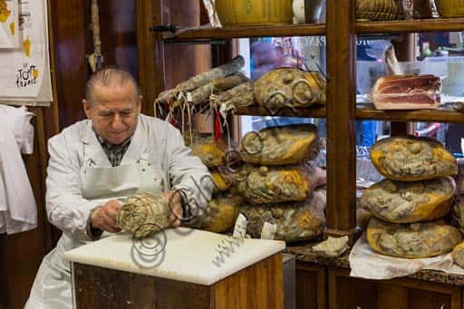 Salumeria Pancaldi: Prosciutto di Parma e Parmigiano Reggiano DOP a Reggio Emilia