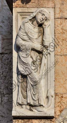 Scultura del Protìro del Duomo di Piacenza: Analisi e Significato