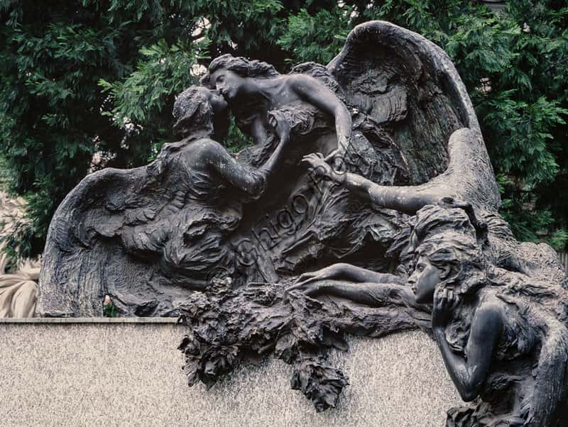 “The Last Kiss”: The Bonelli Monument by Michele Vedani in Milan