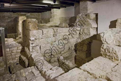 The Basements of the Palace of the Normans: Montalto Hypogea and Hellenistic Gate