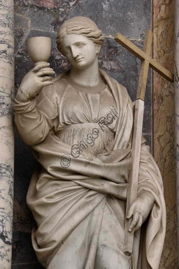 Statua della Carità nel Mausoleo di S. Pio V nella Basilica di Santa Croce