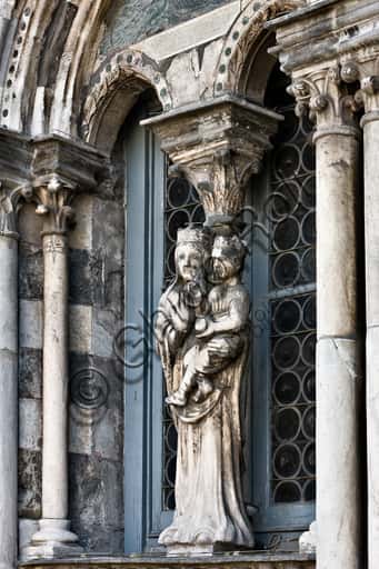 Madonna and Child Statue, Genoa Cathedral: XII Century Sculptural Analysis
