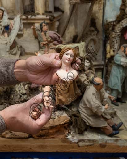 Statuina del Presepe Siciliano di Ivano Vecchio in Mostra ad Assisi
