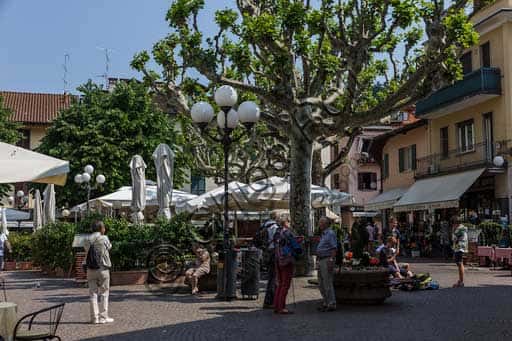 Stresa: Scorcio della Piazza Principale e del Lago Maggiore