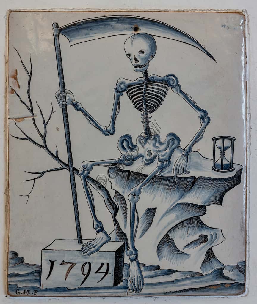 "Targa con allegoria della morte", ceramica di Deruta di Giovanni Meazzi (1794)