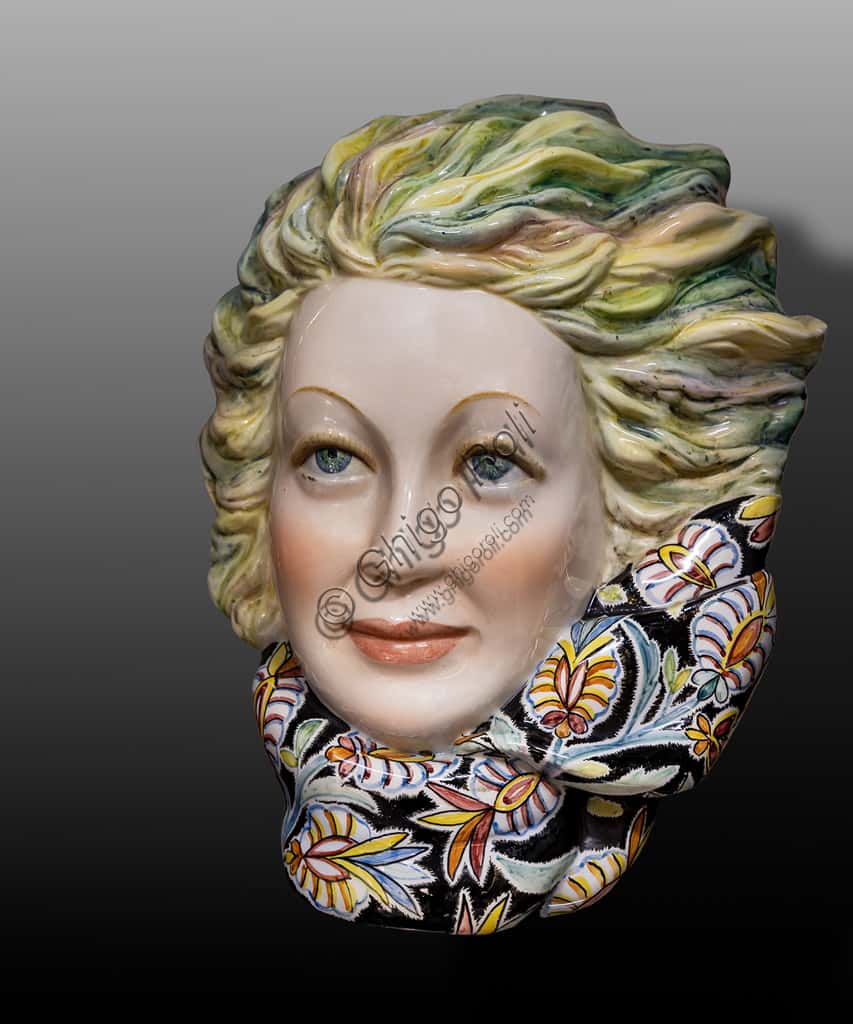 Testa di Donna di Gaetano Magazzù: Scultura Ceramica del XX Secolo