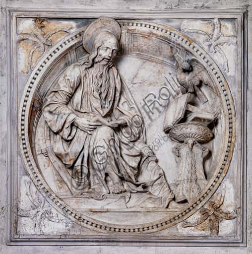 Tondo con San Giovanni Evangelista di Giovanni di Stefano a Siena