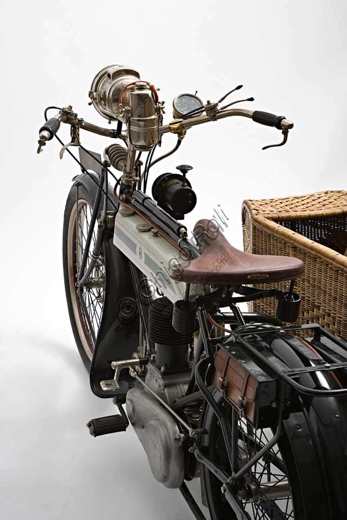 Triumph H Side 1918: Moto d'Epoca Storica - Dettaglio Tecnico