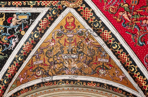 Dettaglio degli affreschi della volta con grottesche nella Libreria Piccolomini del Duomo di Siena