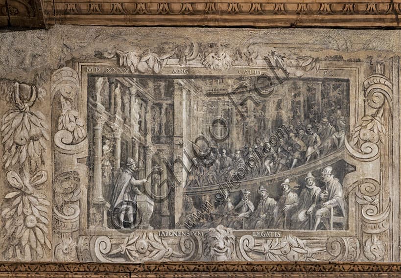 Affresco monocromo di Alessandro Maganza che ritrae la delegazione giapponese in visita al Teatro Olimpico di Vicenza nel 1585