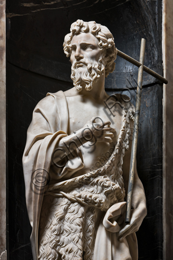 Dettaglio della statua in marmo di San Giovanni Battista di Andrea Sansovino, Duomo di Genova, 1504